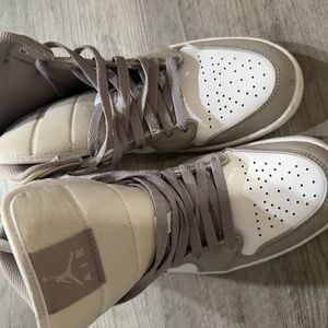 High-Top Sneakers - Jordan 1